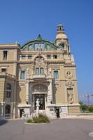 Vor der Oper