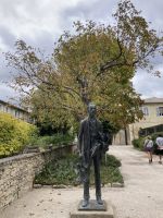 ….van Gogh-Statue in Saint-Paul de Mausole