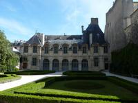 Façade sur jardin de l'hôtel de Sully.