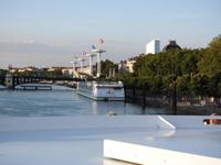 die Fahnen wehen am Schwimmsportstadtion in Lyon