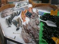 Allerhand Meeresgetier in der Markthalle von Versailles