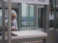 Die Sektbar in luftiger Höhe