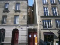 Ein alter Turm der Stadtmauer aus dem 12.Jh.