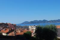 025. Blick aus das Esterelgebirge von Cannes