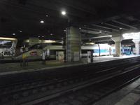 Paris, Bahnhof von Montparnasse, im Hintergrund ein TGV