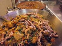 Angebot von Paellia mit Meeresfrüchten