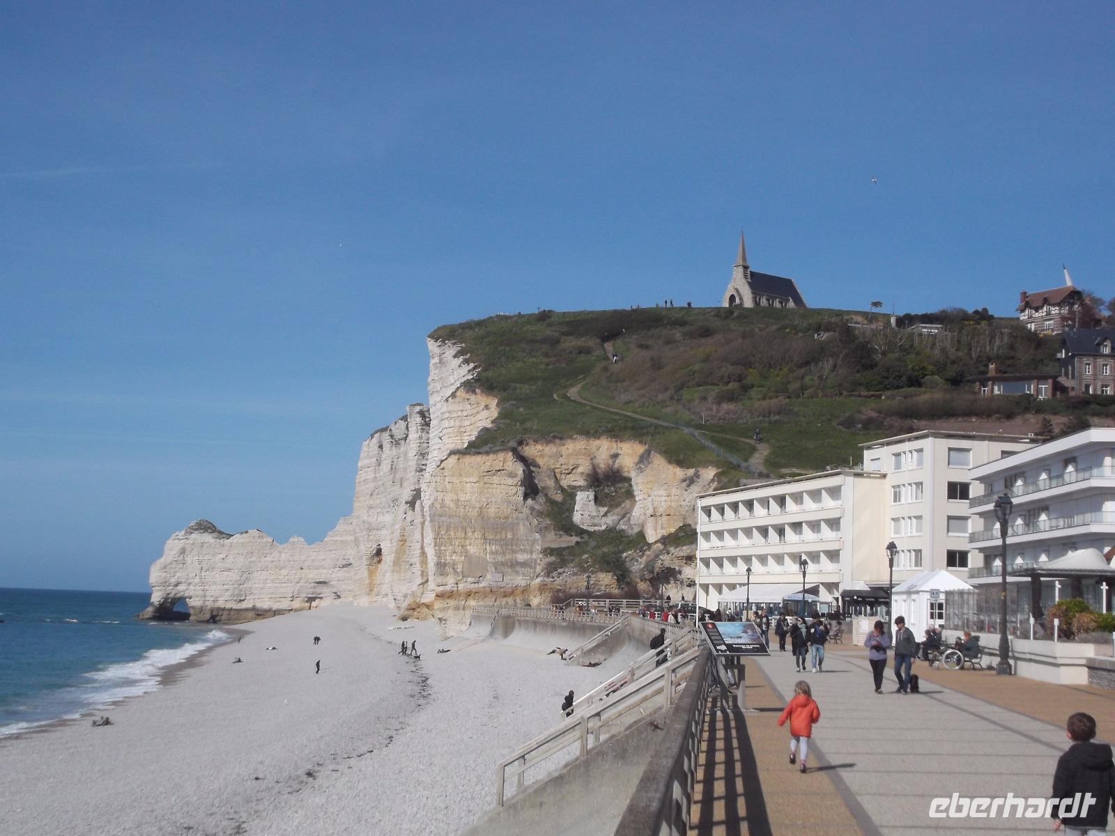 Étretat, Strand und Seefahrerkirche