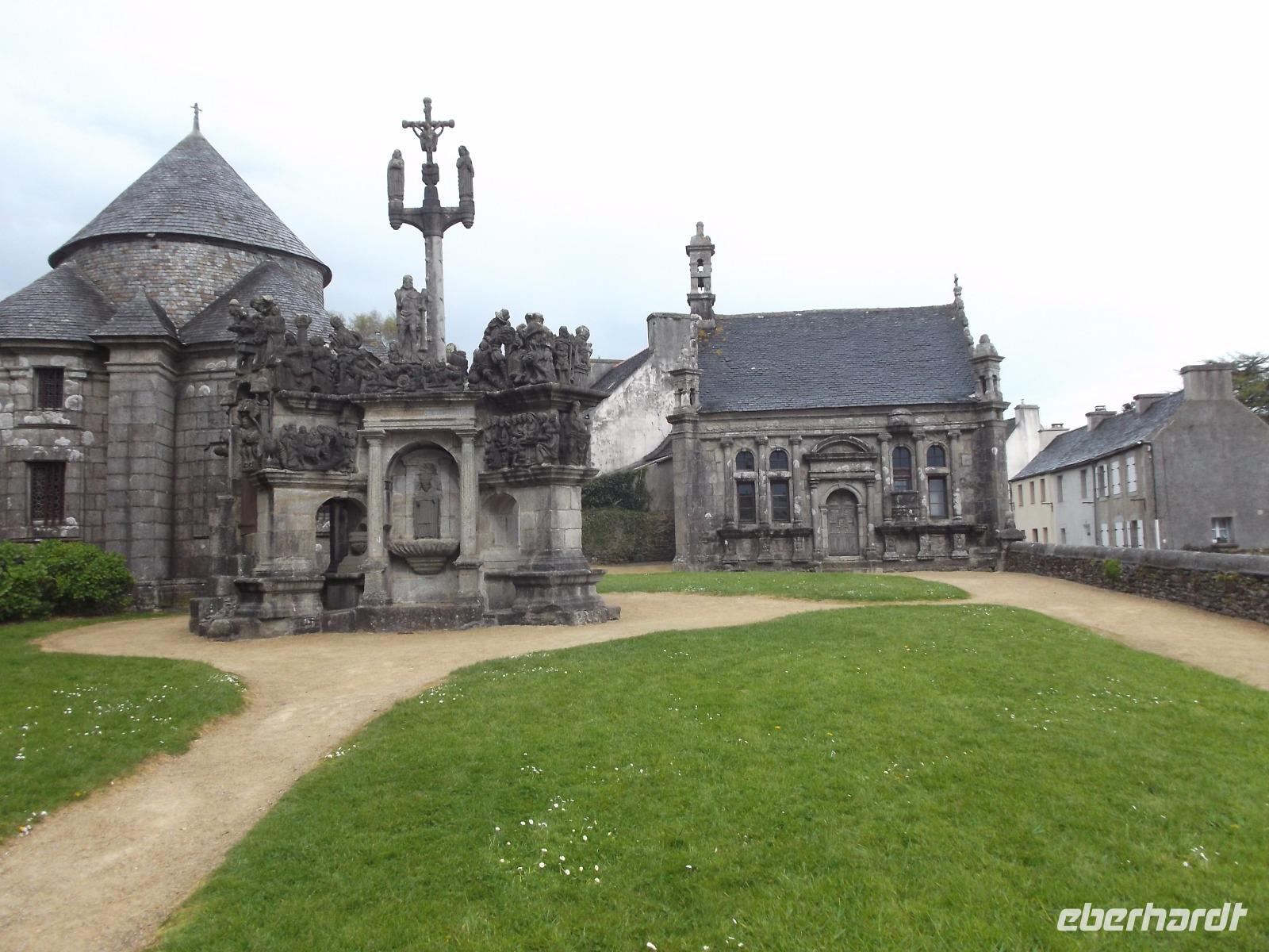 Guimiliau, Kalvarienberg und umfriedeter Pfarrbezirk