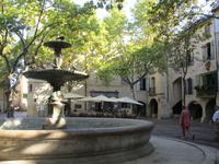 Uzès. Marché aux Herbes