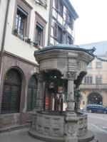 Obernai Sechs Eimer Brunnen