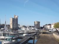Hafen von La Rochelle mit Tour St.Nicholas (links) und Kettenturm (rechts) 