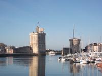 Hafen von La Rochelle mit Tour St.Nicholas (links) und Kettenturm (rechts) 