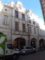 Patrizierhaus iund Arkaden in der Altstadt von La Rochelle