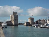 Hafen von La Rochelle mit Tour St.Nicholas (links) und Kettenturm (rechts) 