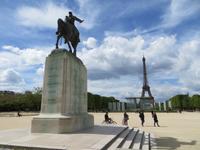 Jouffe-Denkmal und Eifelturm