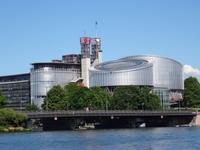 Strasbourg - Schiffsfahrt auf der ILL, EU - Gebäude