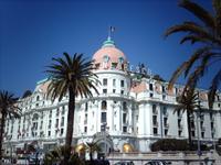 Das weltberühmte Hotel Negresco auf der Promenade des Anglais in Nizza 