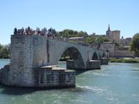 Avignon - Fahrt der A-ROSA LUNA zum Pont d' Avignon