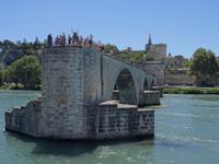 Avignon - Fahrt der A-ROSA LUNA zum Pont d' Avignon