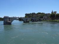 Avignon - Fahrt der A-ROSA LUNA zum Pont d' Avignon