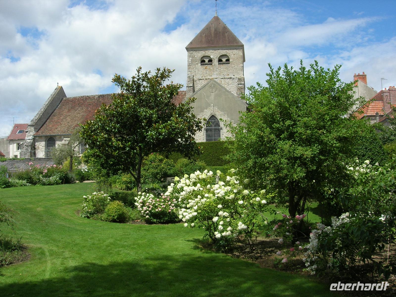 Jardin de Viels-Maisons mit Kirche