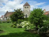 Jardin de Viels-Maisons mit Kirche