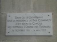 Tafel in der Kathedrale Vienne zum Konzil mit Templerverbot