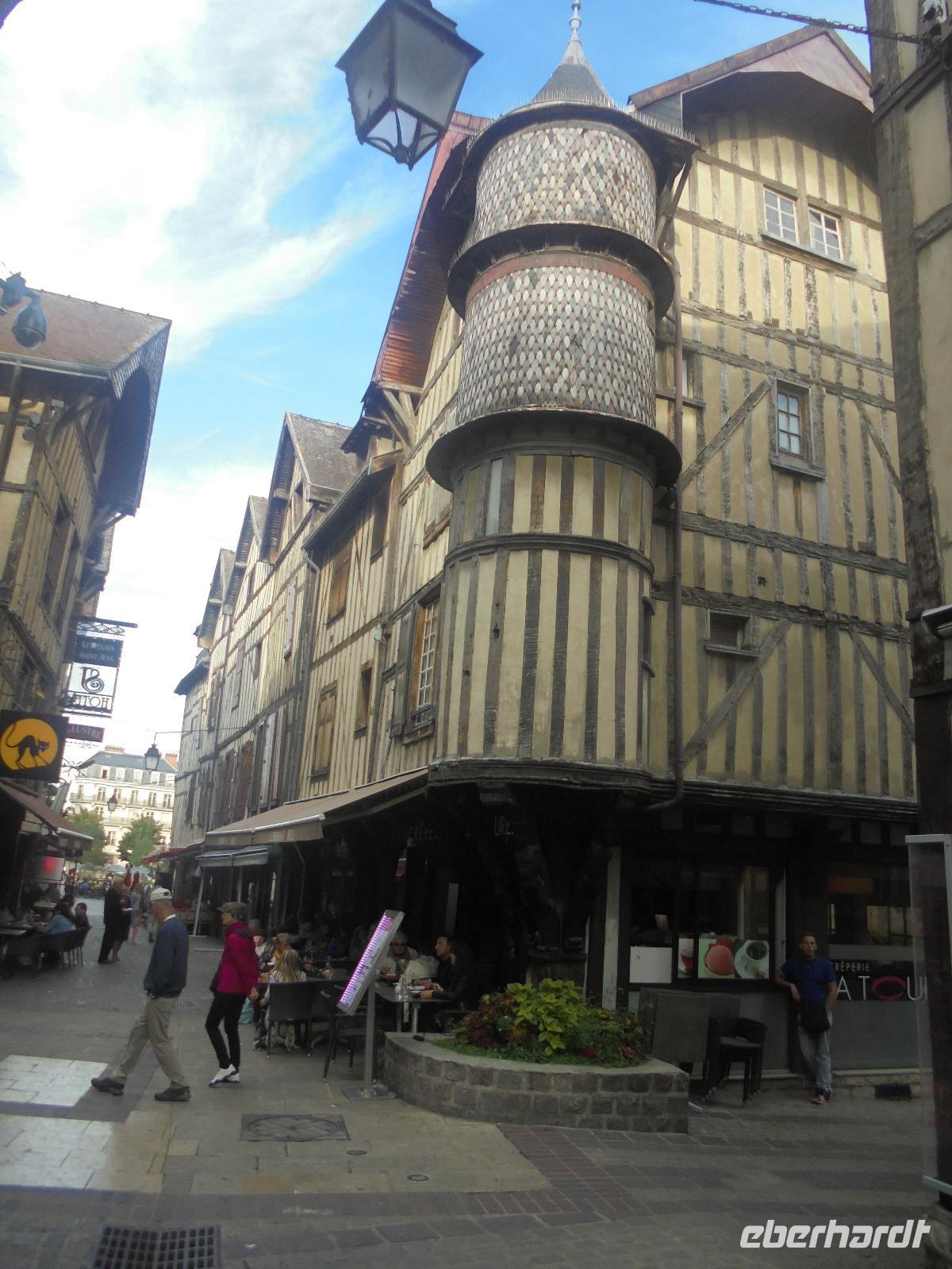 erstes komplett restauriertes Fachwerkhaus in Troyes