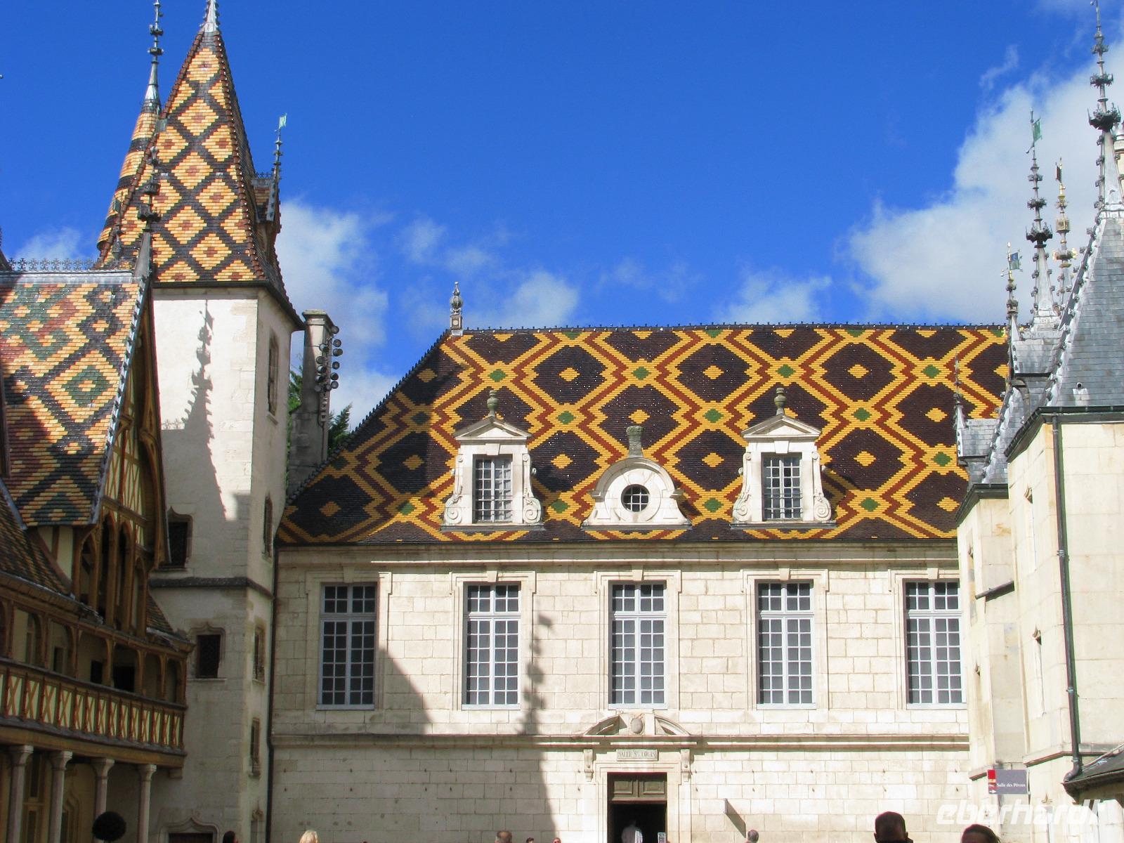 Prachtvolle Dächer des Burgunds