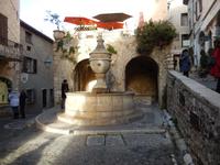 21-Saint Paul de Vence Brunnen