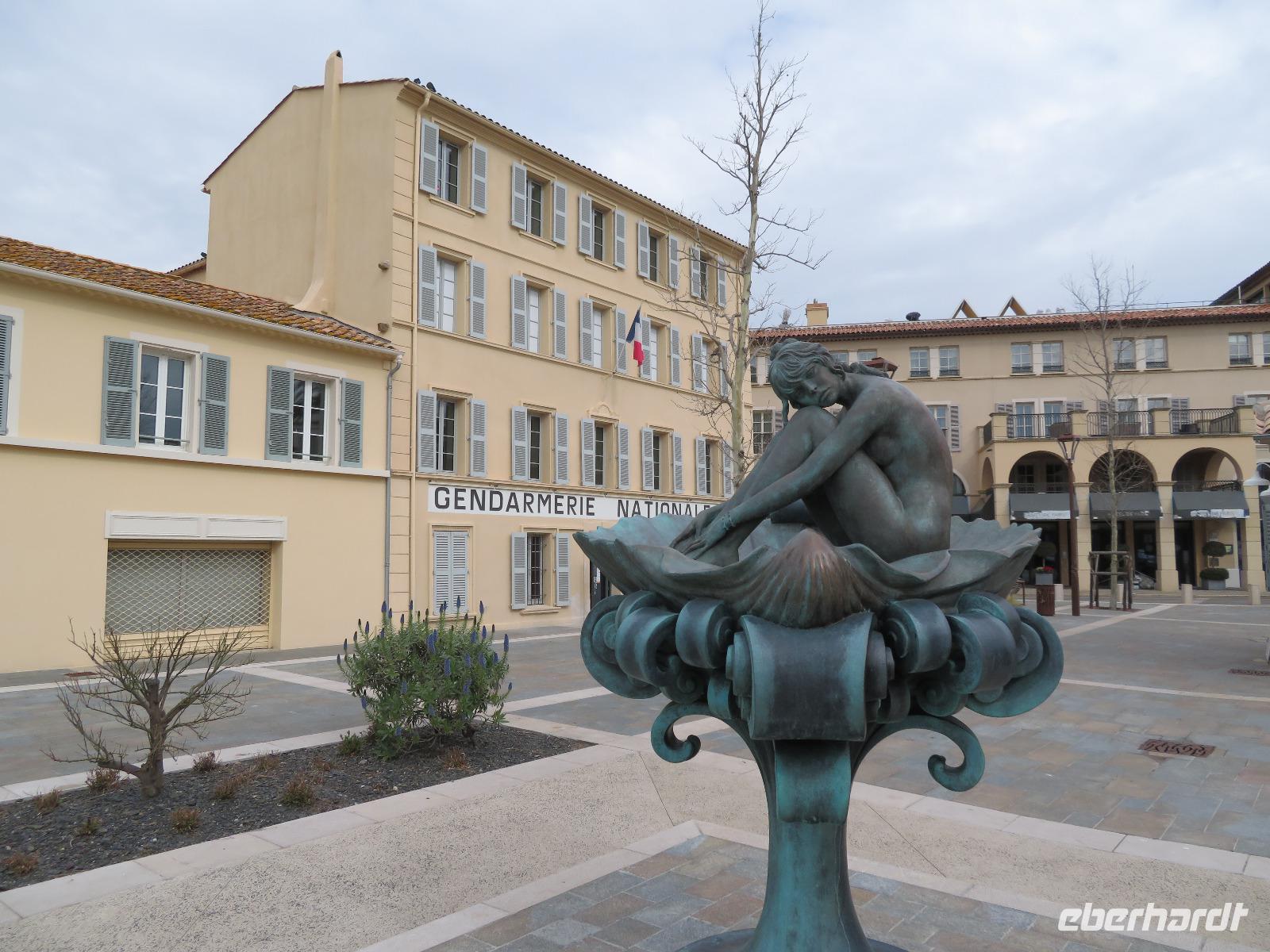 Brigitte Bardot  Brunnen St. Tropez