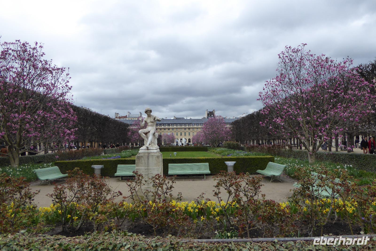 Im Inenhof des Palais Royal 