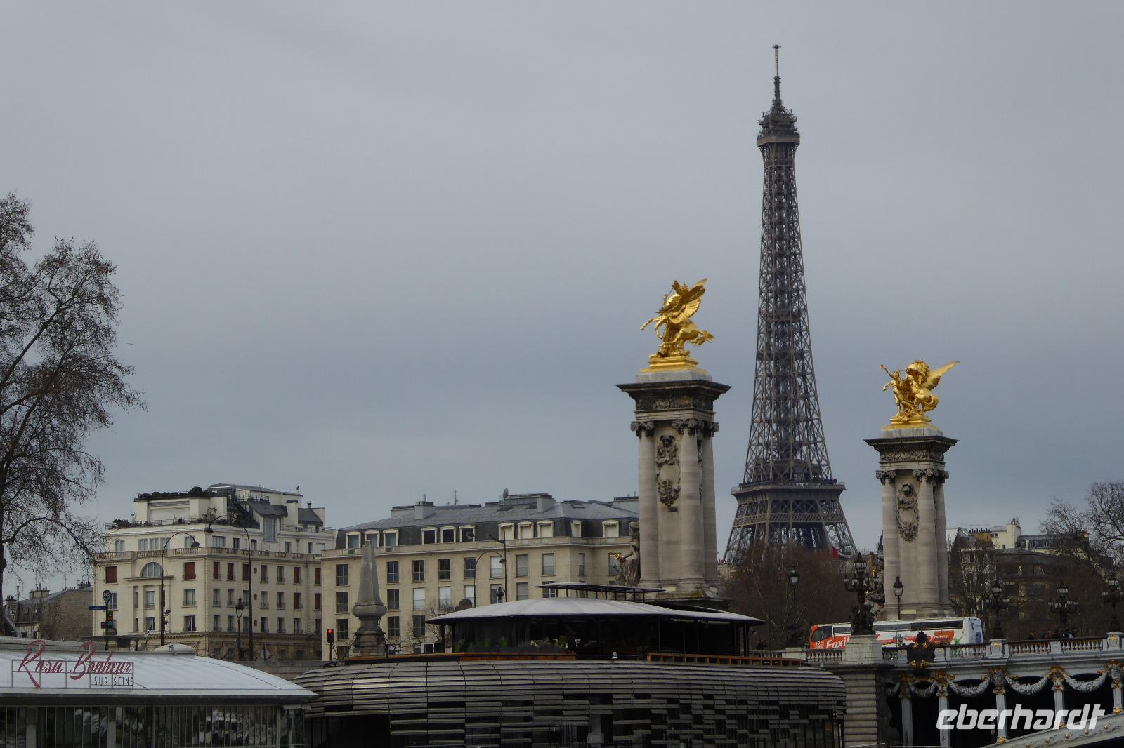 Paris im Frühling Schifffahrt auf der Seine 
