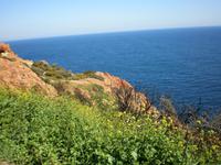 Küste am Esterel Gebirge