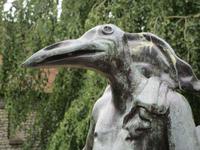 Chateau Vascoeuil. Vogelmensch von Dali