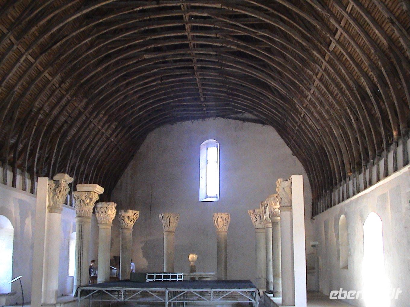 Cluny, Kornhalle, Kapitelle aus Chorumgang Cluny III