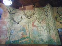 Die Wand des Jagdsaales
