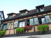 Fensterläden mit Stickereien 