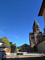 Rechts der noch stehende Turm von Cluny