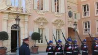 Wachablöse am Fürstenpalast