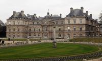 2019 vor dem Palais du Luxembourg