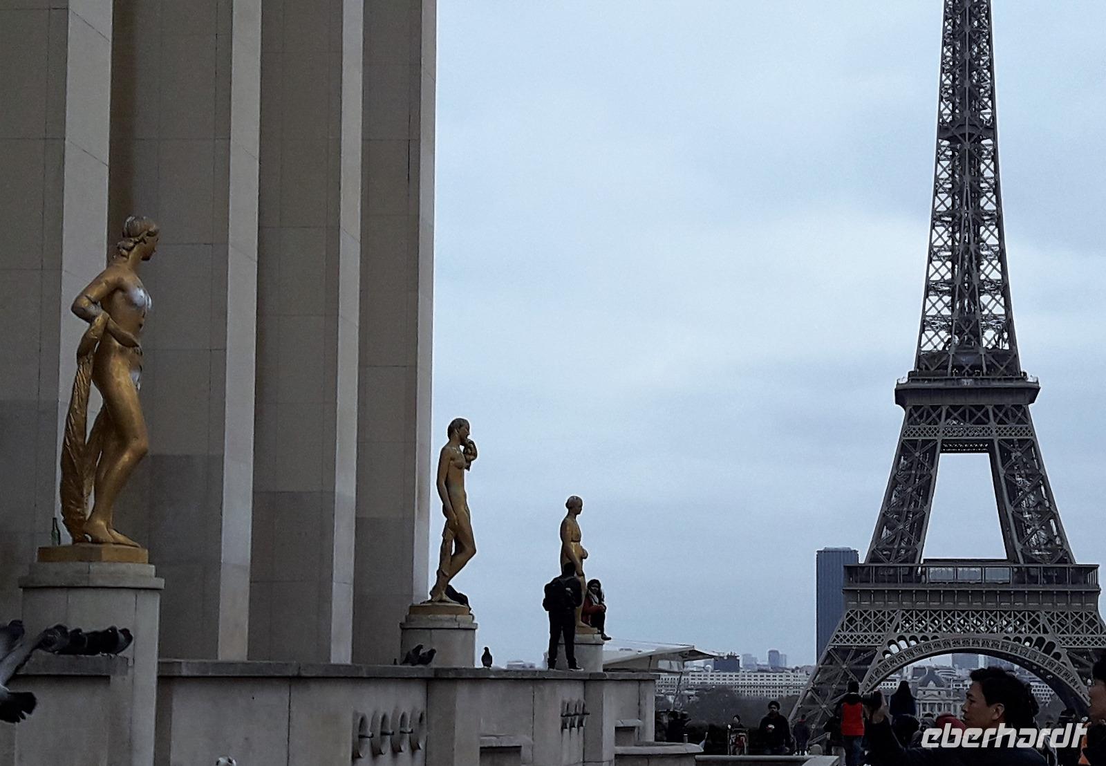 Vor dem Eiffelturm