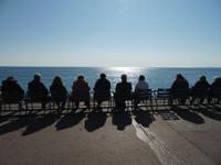 Unsere Reisegruppe auf den blauen Nizza-Stühlen