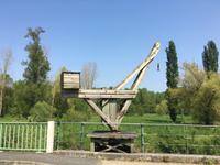 alter Lastkran im Poitevin