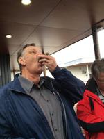 Schulung im Austernöffnen - jetzt darf geschlürft werden