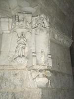 Krypta der Pilgerkirche St. Eutrope in Saintes - Formenvielfalt an den Säulen