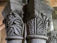 Krypta der Pilgerkirche St. Eutrope in Saintes - Formenvielfalt an den Säulen