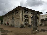 Nachbau eines röämischen Gebäudes am Flussufer in Saintes