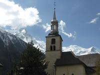 Chamonix - Kirche vor Mont Blanc Massiv
