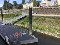 Die Loire Princesse legt an.